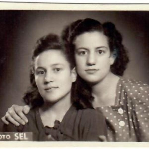 Pola and her sister, Roza, 1948