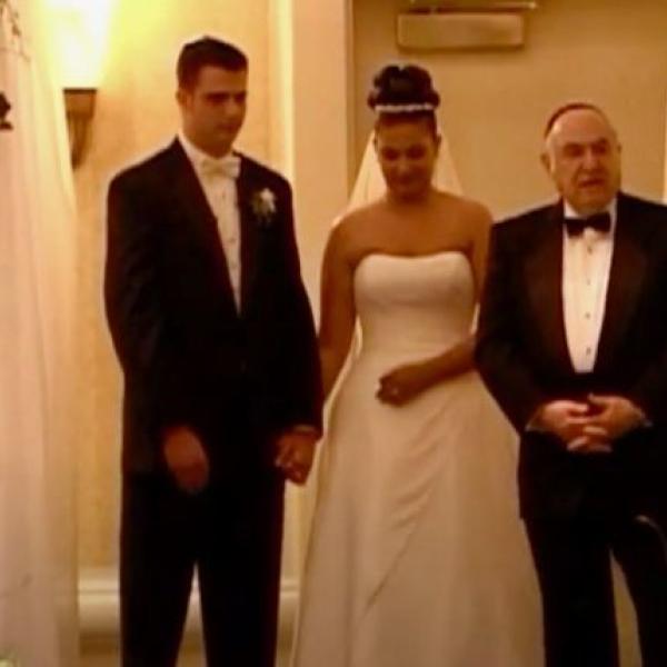 Hazzan Isaac Azose performs Pasharo D'ermozura at the bride's request, 2006. Courtesy Ezra Bessaroth. 