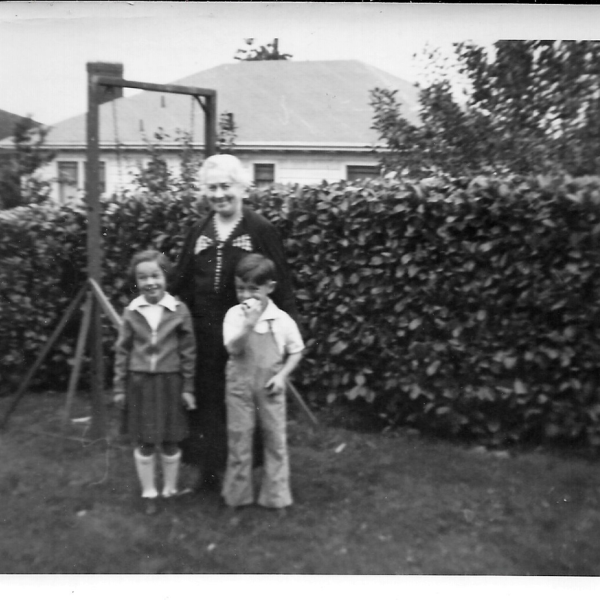 Dolly with Merle and Joe in the backyard eating apples