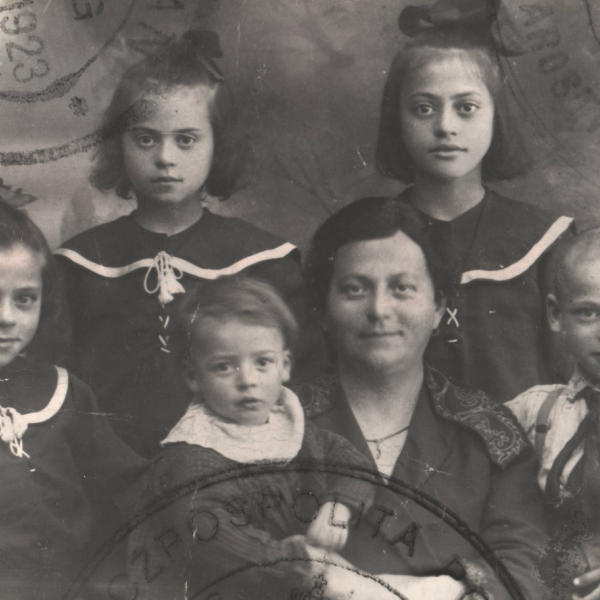 Mary Mann's familyfrom Poland - Ann, Mary, Bella, Al, Grandma Mann, and Max