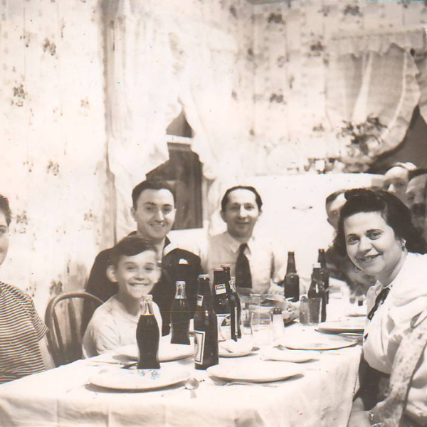 ShabbatDinner_Grandparents_Joe&EllenSturman_1942