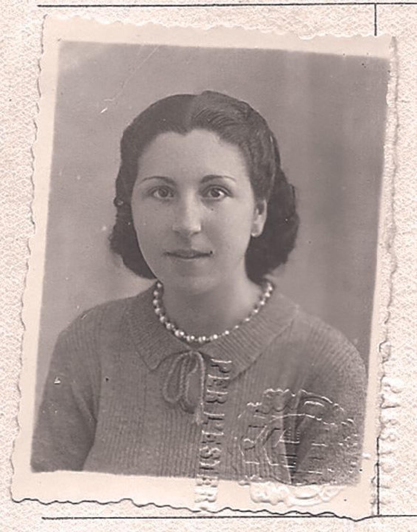 Nine-year-old Clara Barkey writes a letter in Ladino from her home in Rhodes to her Uncle Raphael (Ralph) Capeluto in Seattle. The Italian language influences the style of her writing because Rhodes was a colony of Italy at the time she was growing up. 