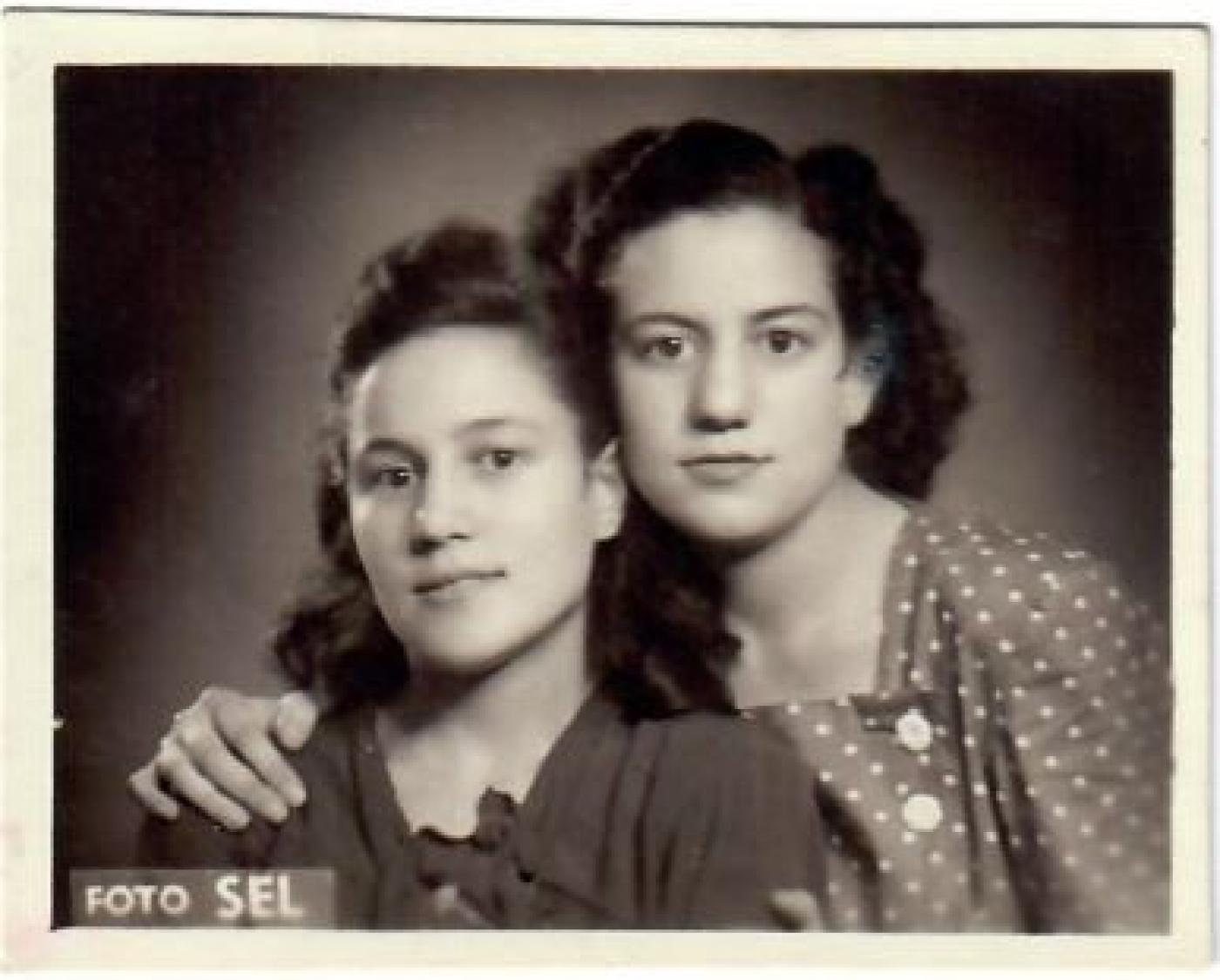 Pola and her sister, Roza, 1948