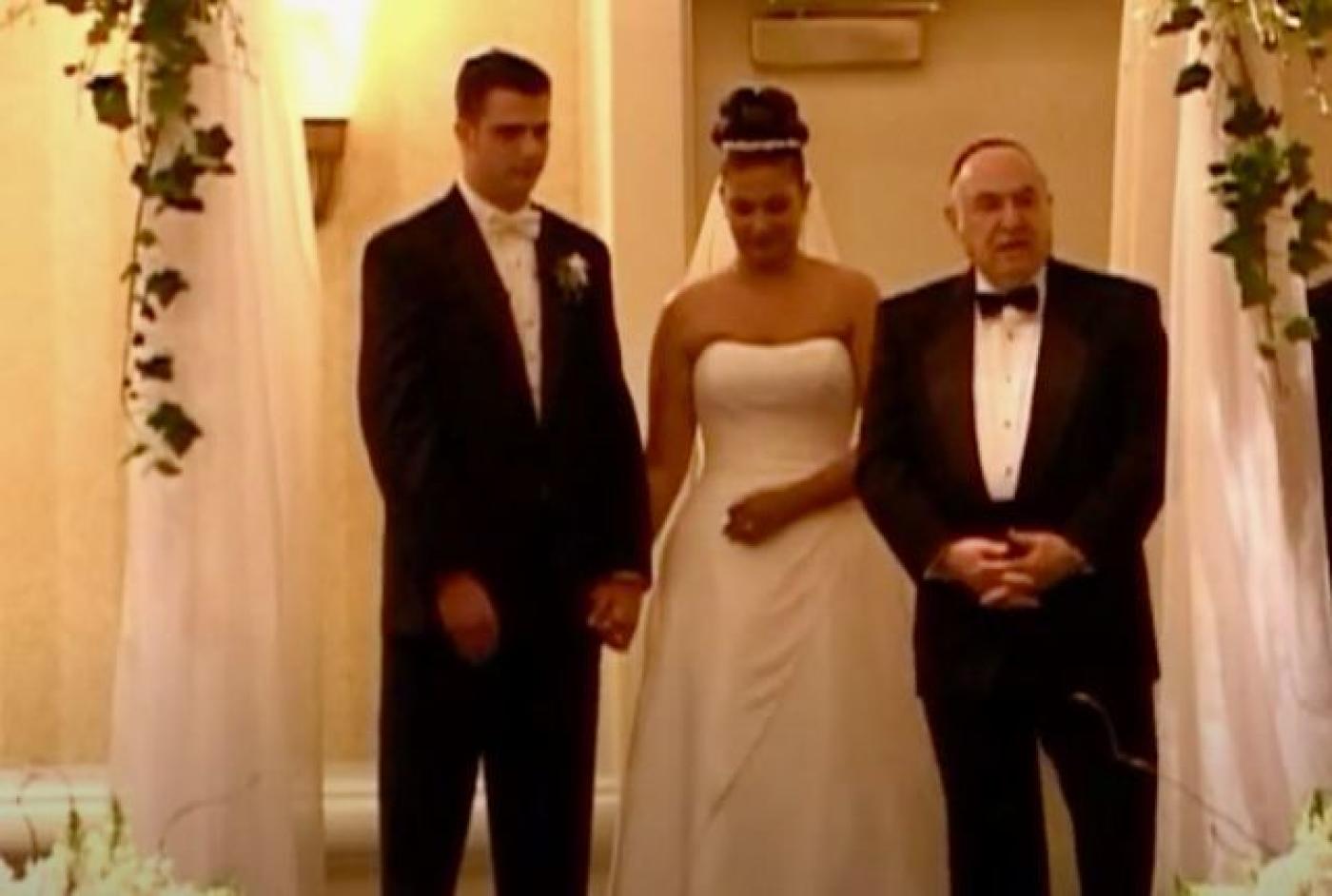 Hazzan Isaac Azose performs Pasharo D'ermozura at the bride's request, 2006. Courtesy Ezra Bessaroth. 