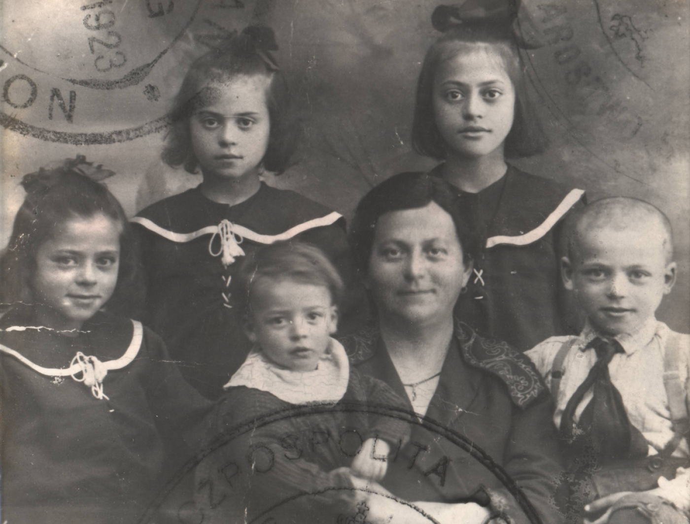 Mary Mann's familyfrom Poland - Ann, Mary, Bella, Al, Grandma Mann, and Max