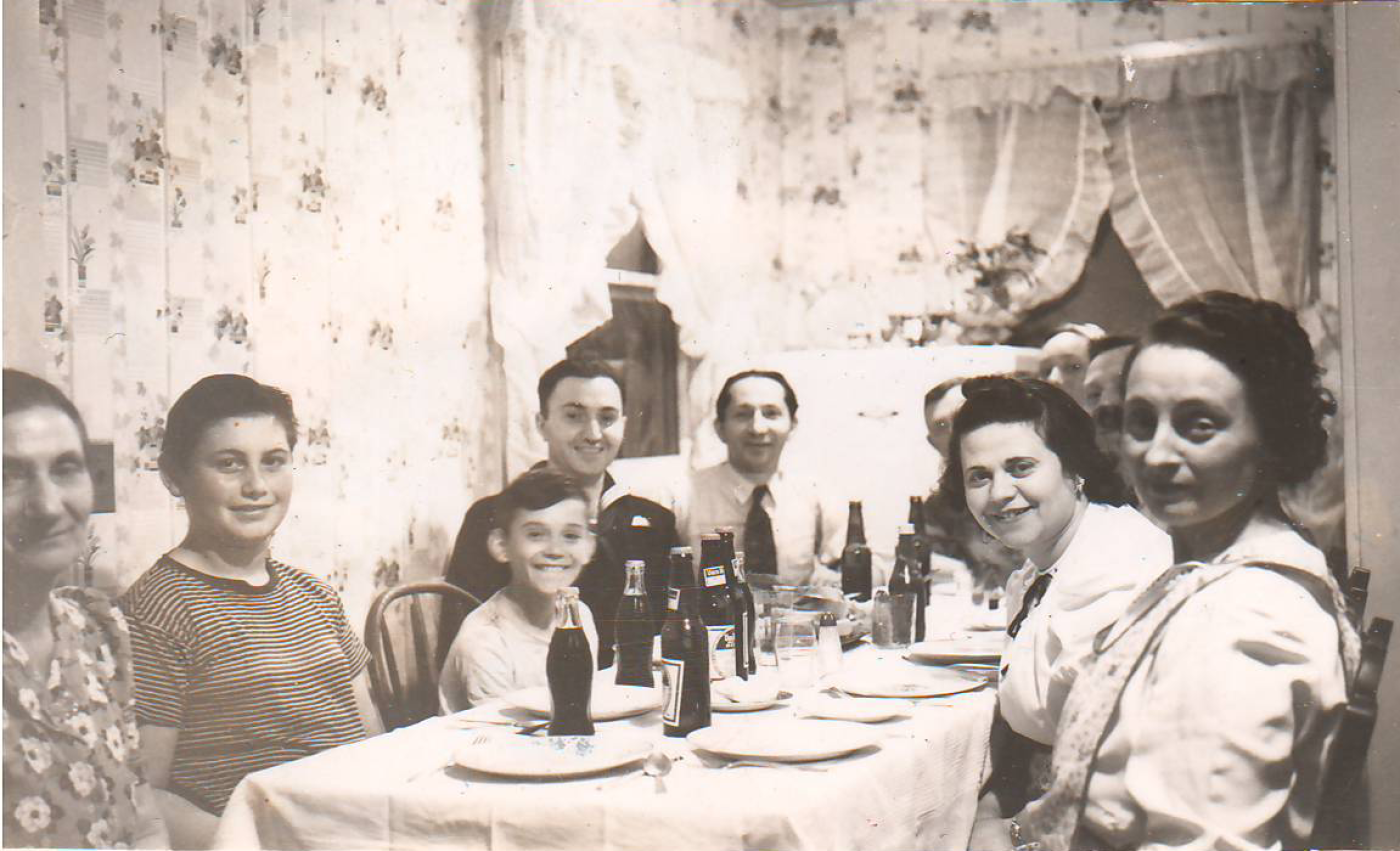 ShabbatDinner_Grandparents_Joe&EllenSturman_1942