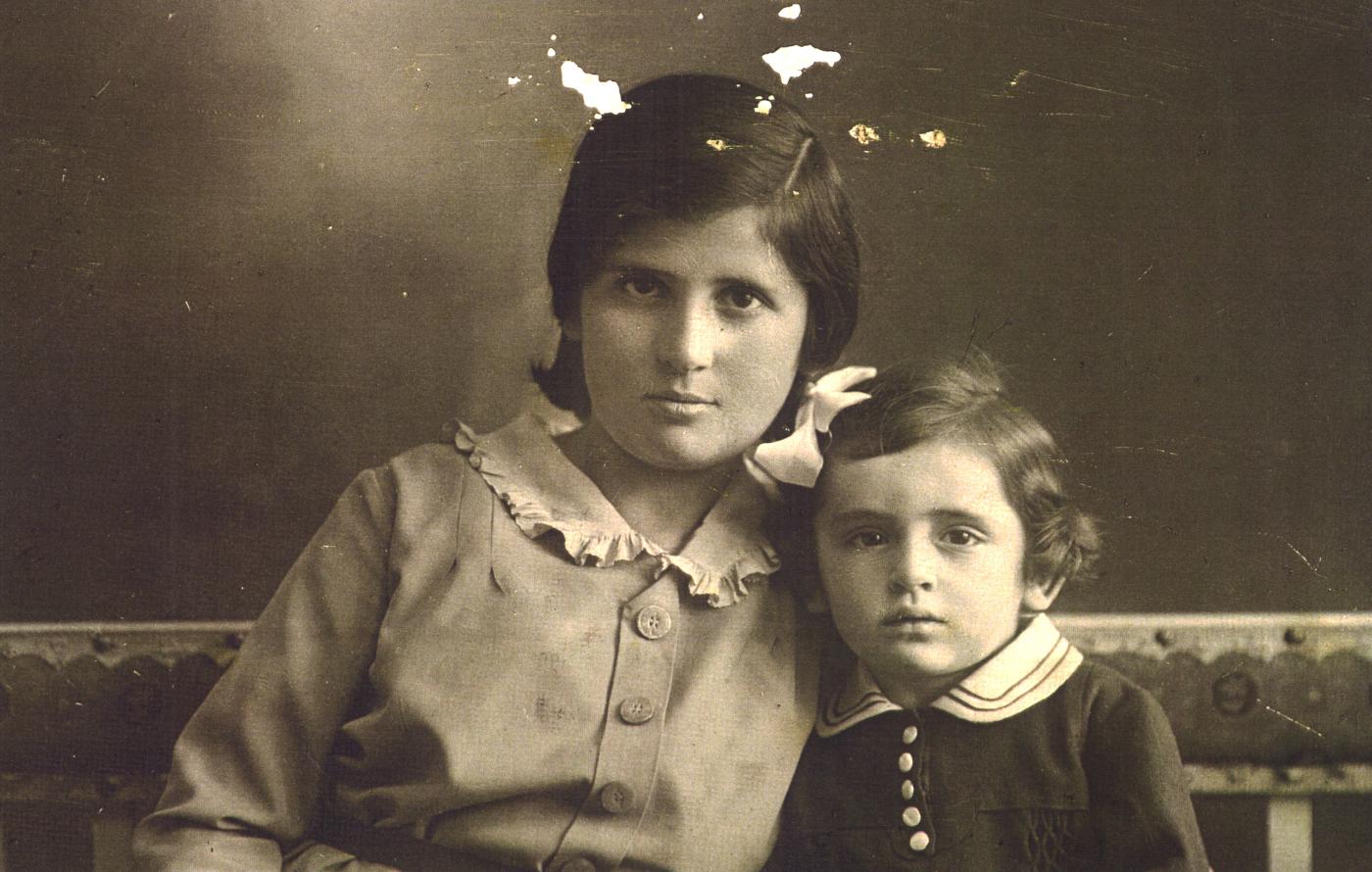 Noemi (12 years old) with her 3-year-old sister Erzsebet, 1934 