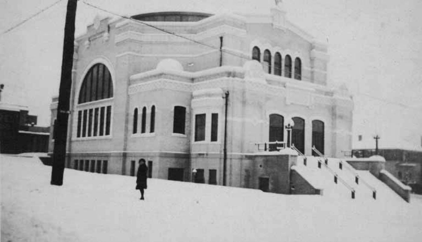 Bikur Cholim Machzikay Hadath synagogue exterior in the snow, Seattle, January 1916
