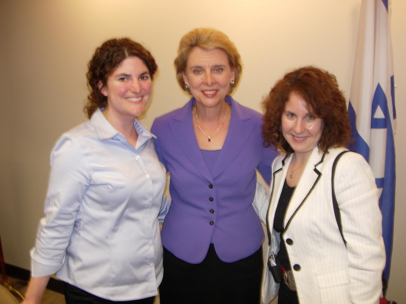 Lisa Kranseler, Lori Weinberg with Governor Gregoire