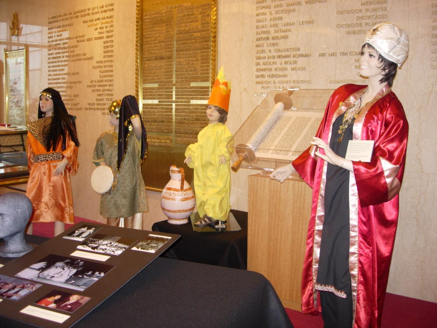 Mannequins Part of Exhibit