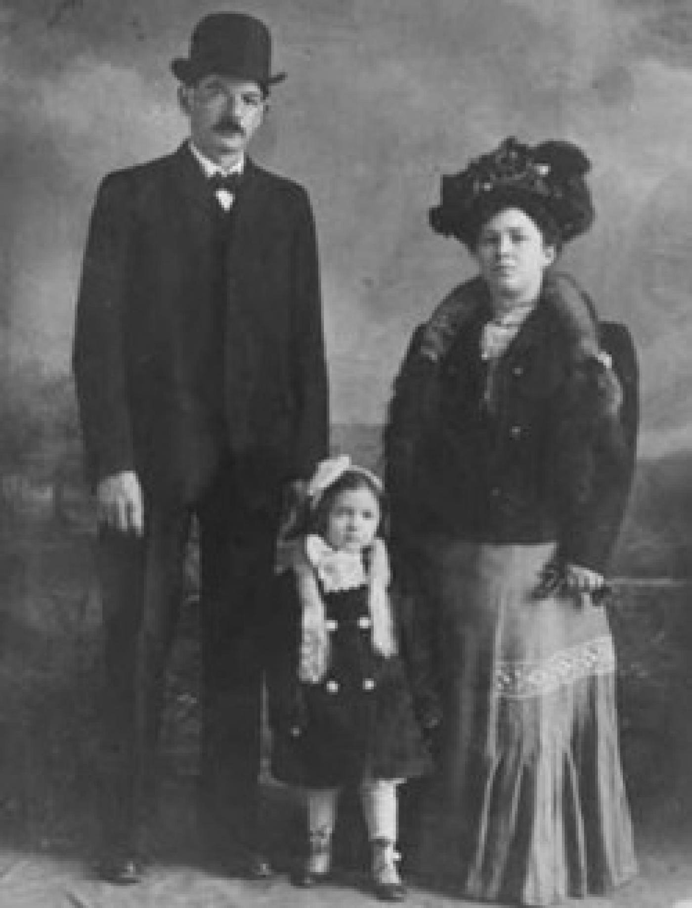 Herman and Simmie Mosler with daughter, Seattle, Washington, ca. 1900