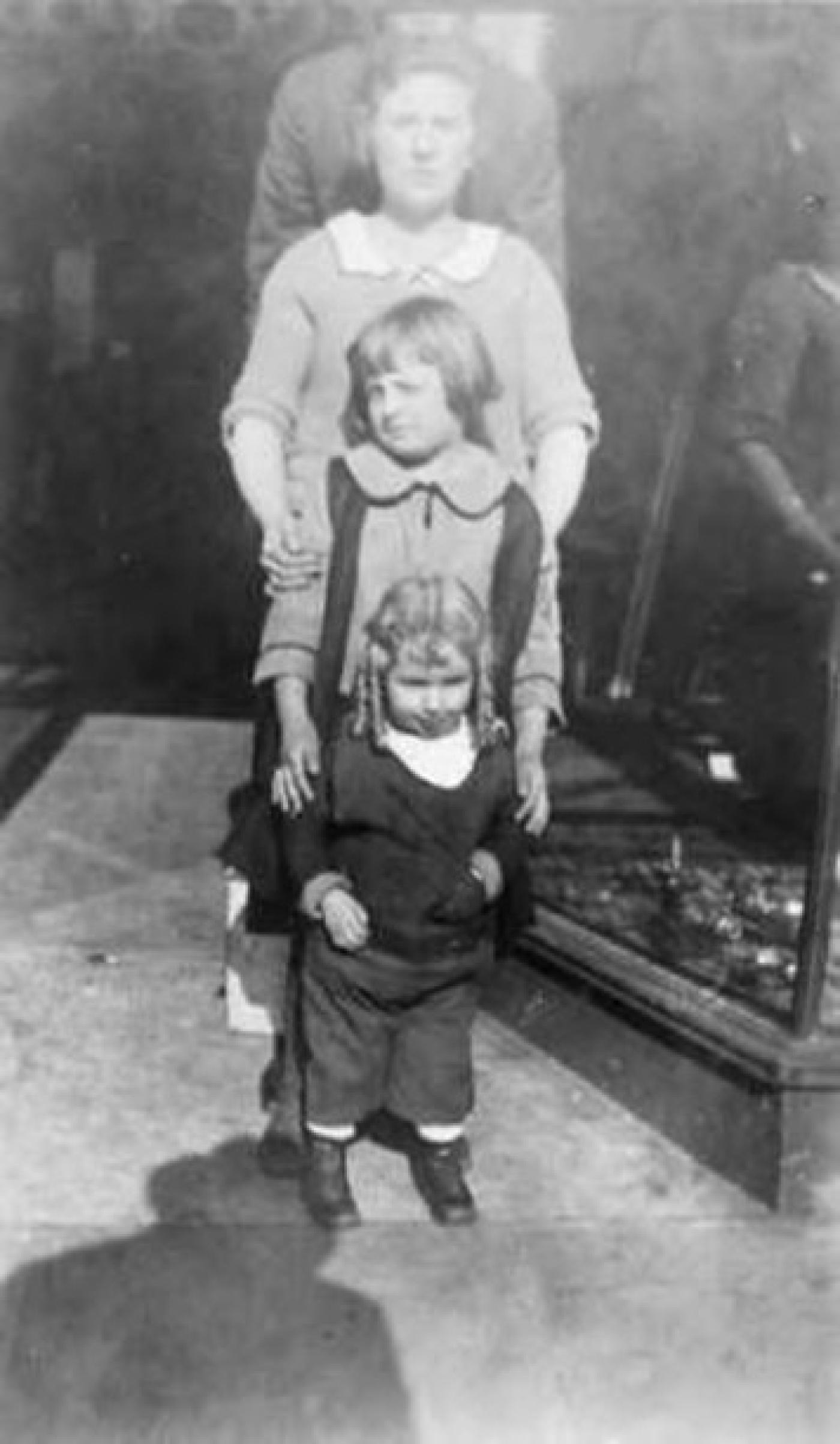 Kettleman family and others in front of Ralph Kettleman's Yesler plumbing shop, 1923