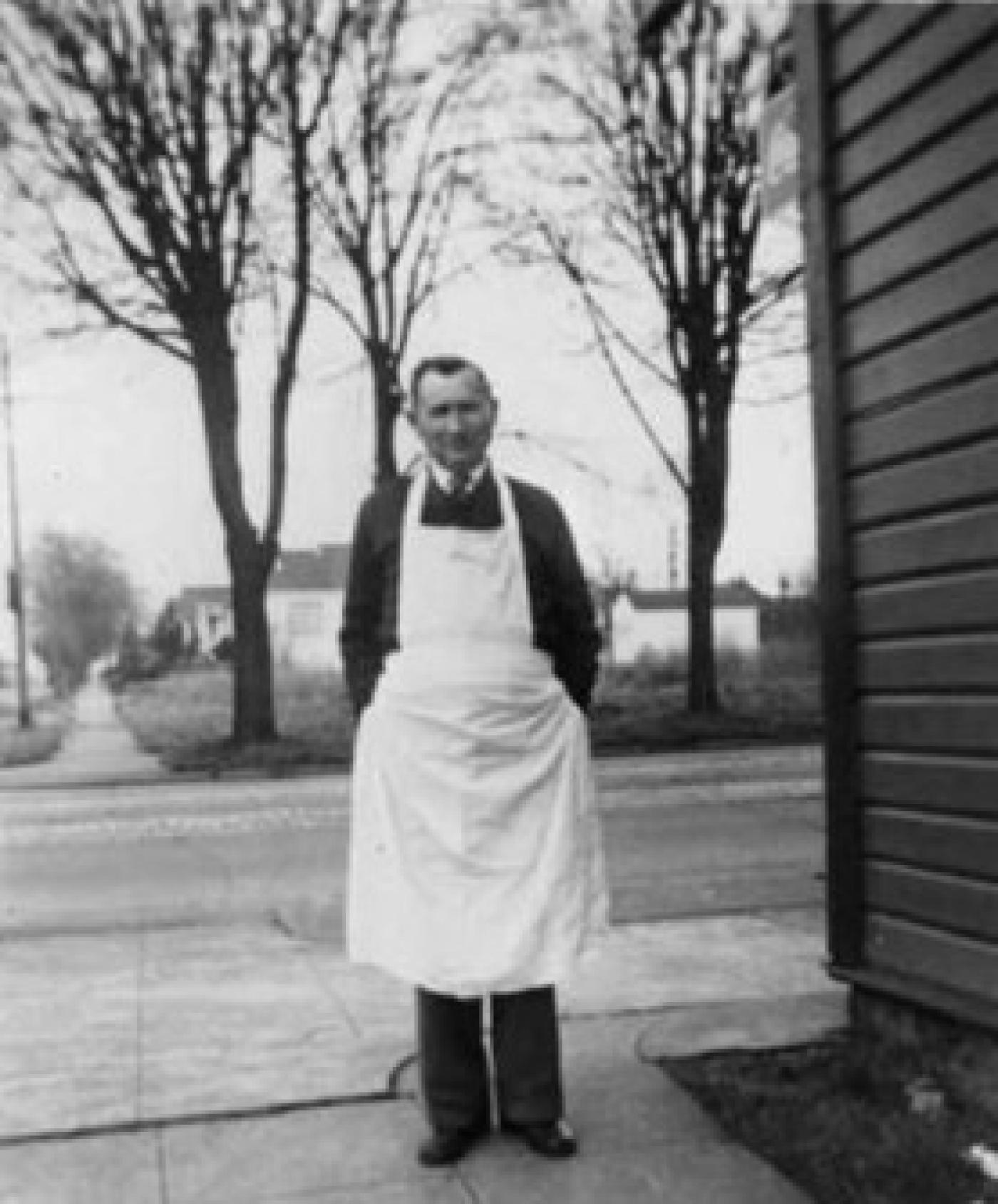 Louis Kaminoff in front of Kaminoff's Grocery, 2601 Yesler Way, Seattle, ca. 1930