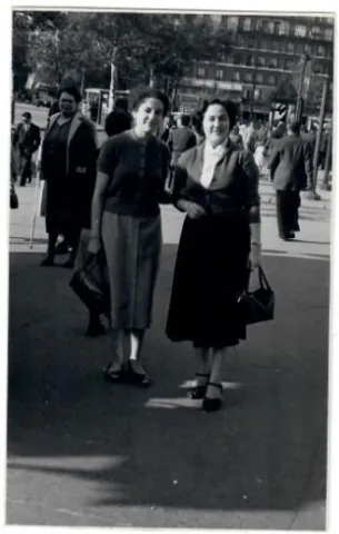 Pola and Roza, Paris, 1956