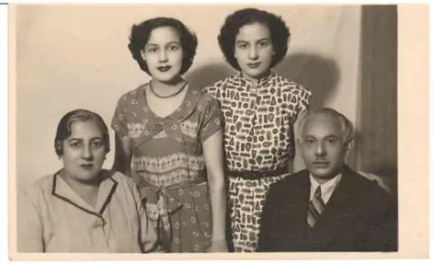 Pola, Roza, and their parents, Yako and Mazalto Doenyas