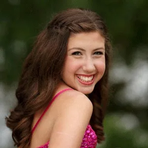 Boden-Hannah_Headshot-HaggadahSubmission_300pxSq.png